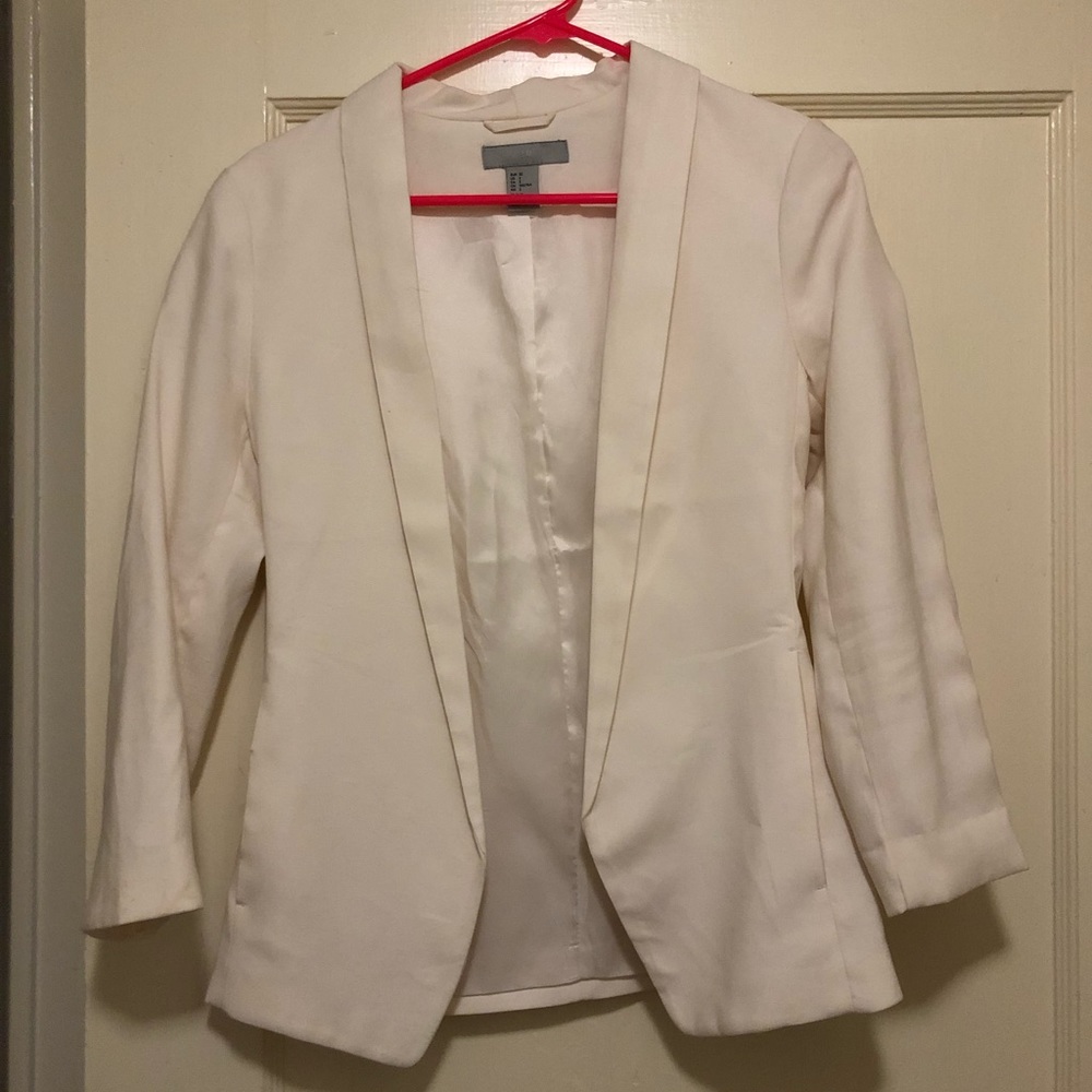 White “tuxedo” blazer